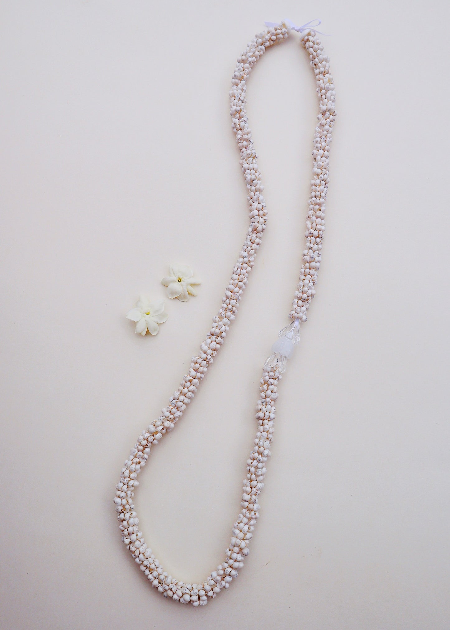 Pikake Mongo Shell Lei with 3 Glass Pua